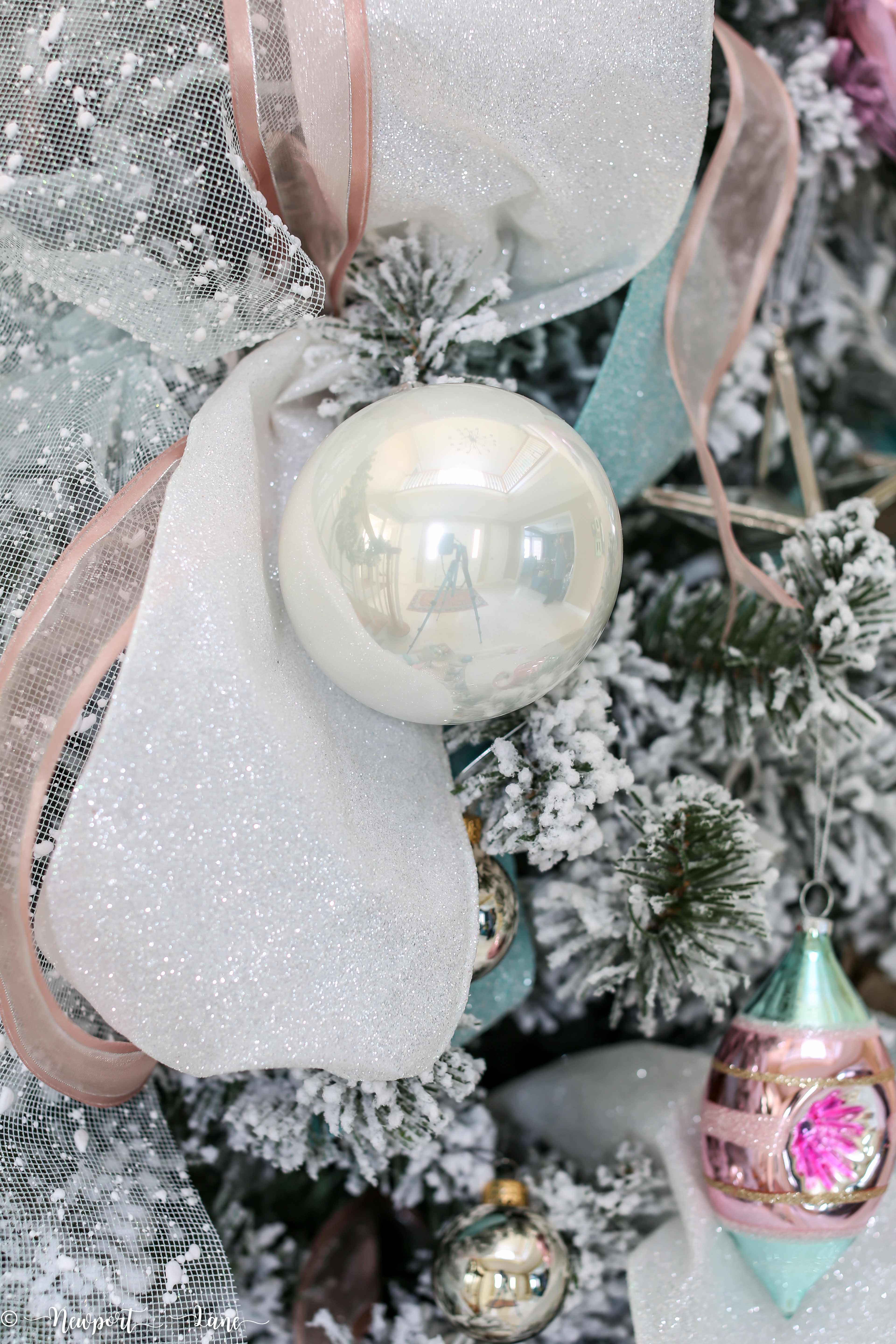 Blush, white and blue Christmas tree. Blue ornaments. Gold ornaments. White ribbon. #christmastree #christmasdecorations