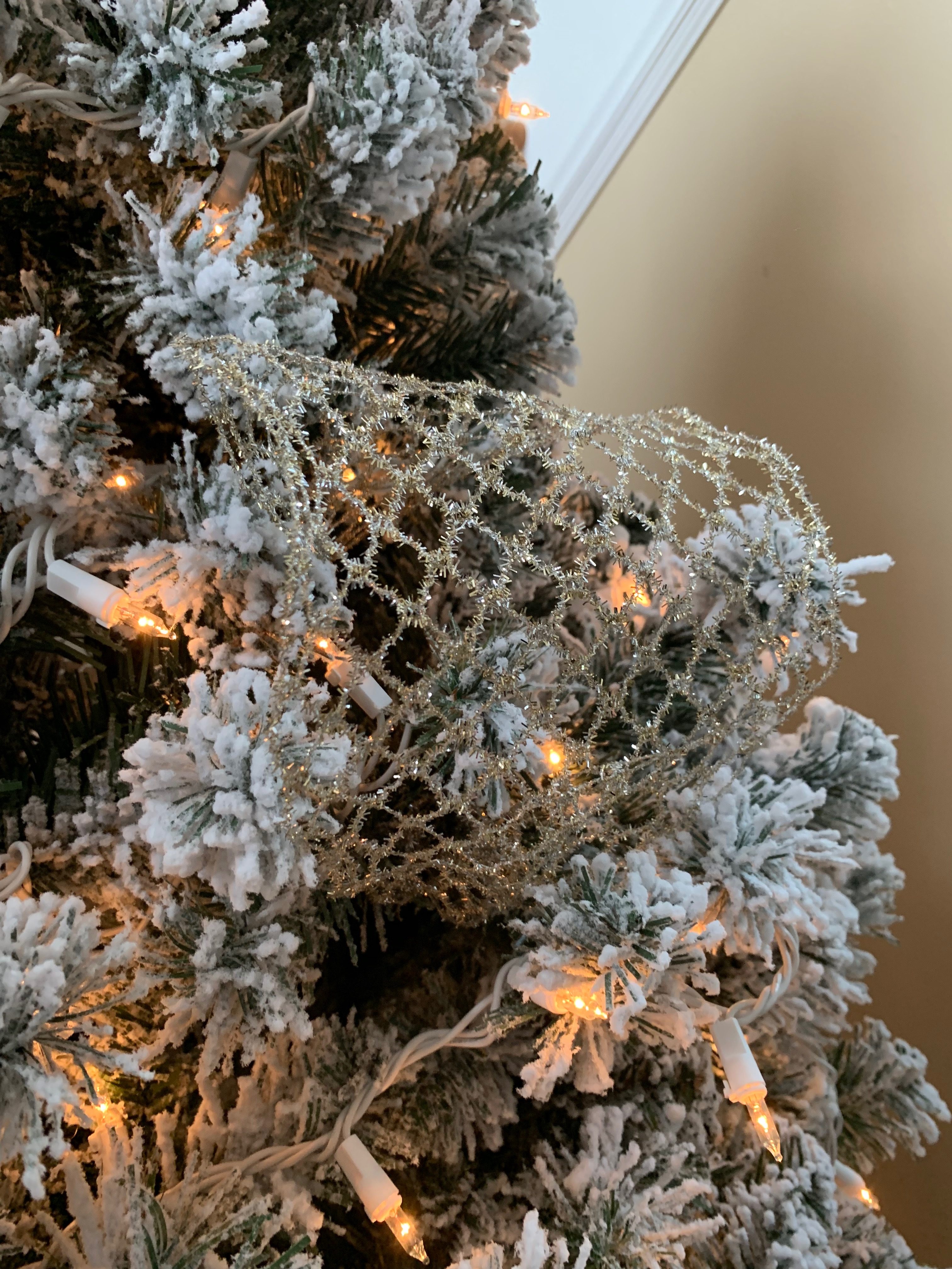 How to Add Ribbon to a Christmas Tree. #christmastree #christmasdecorations #christmas