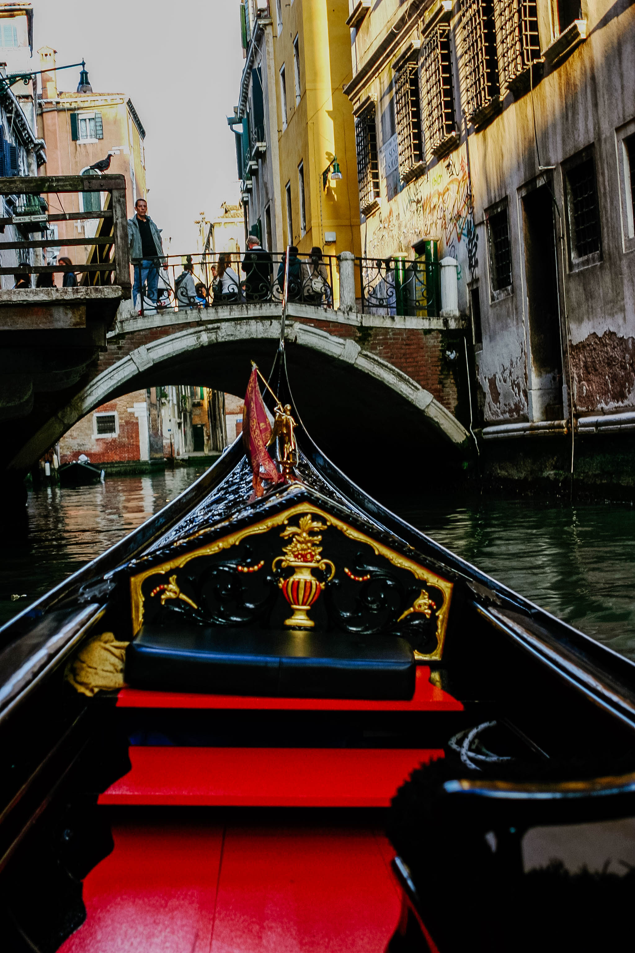 Experience all of Venice's beauty through this photo tour. Enjoy all of the most popular sights, off the beaten path canals and daily life of Venice with this photo tour. #venice #italy